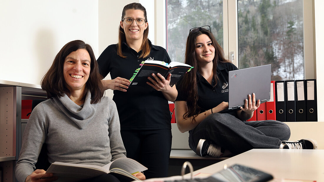 ifa_STAFF_000_F_D.jpg ifa_STAFF_000_F_D.jpg