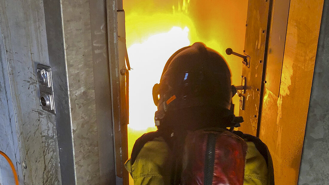 ifa_FW_032_Q_6.jpg ifa_FW_032_Q_6.jpg