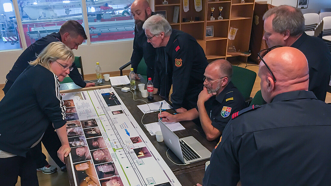 Usage of the Gotthard Case Study during training in Reykjavik (ISL) Firefighters work on a case study of the major fire in the Gotthard Road Tunnel