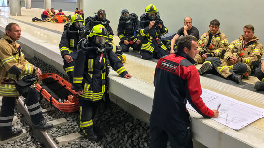 Einsatzübung am Flughafen BER begleitet von Übungsbeobachtern der International Fire Academy