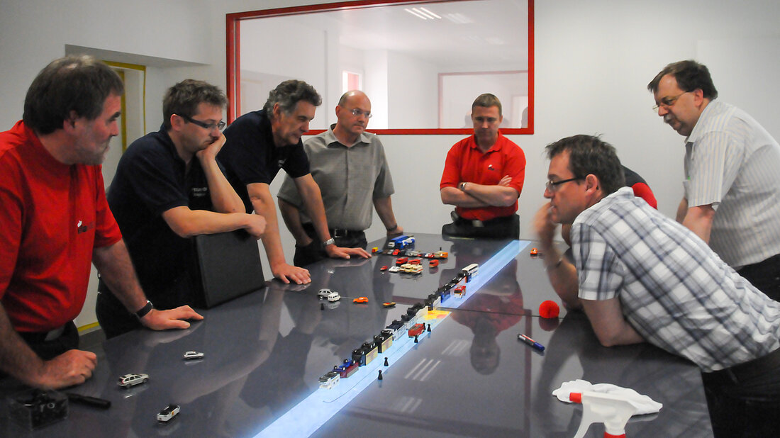 DDT-Workshop at the Tactics Centre Members of the Didactics and Development Team developing a pro-cedure for fire service operations for tunnel fire