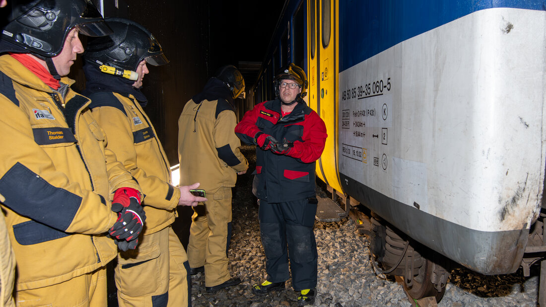 Instructor explains the emergency immobilisation of trains