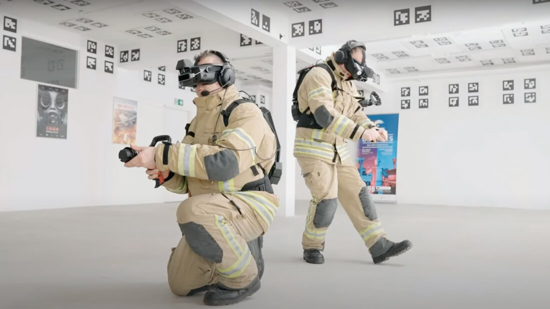 Firefighters train in a virtual scenario.